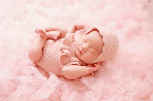 香港宝宝吃手是饿了吗